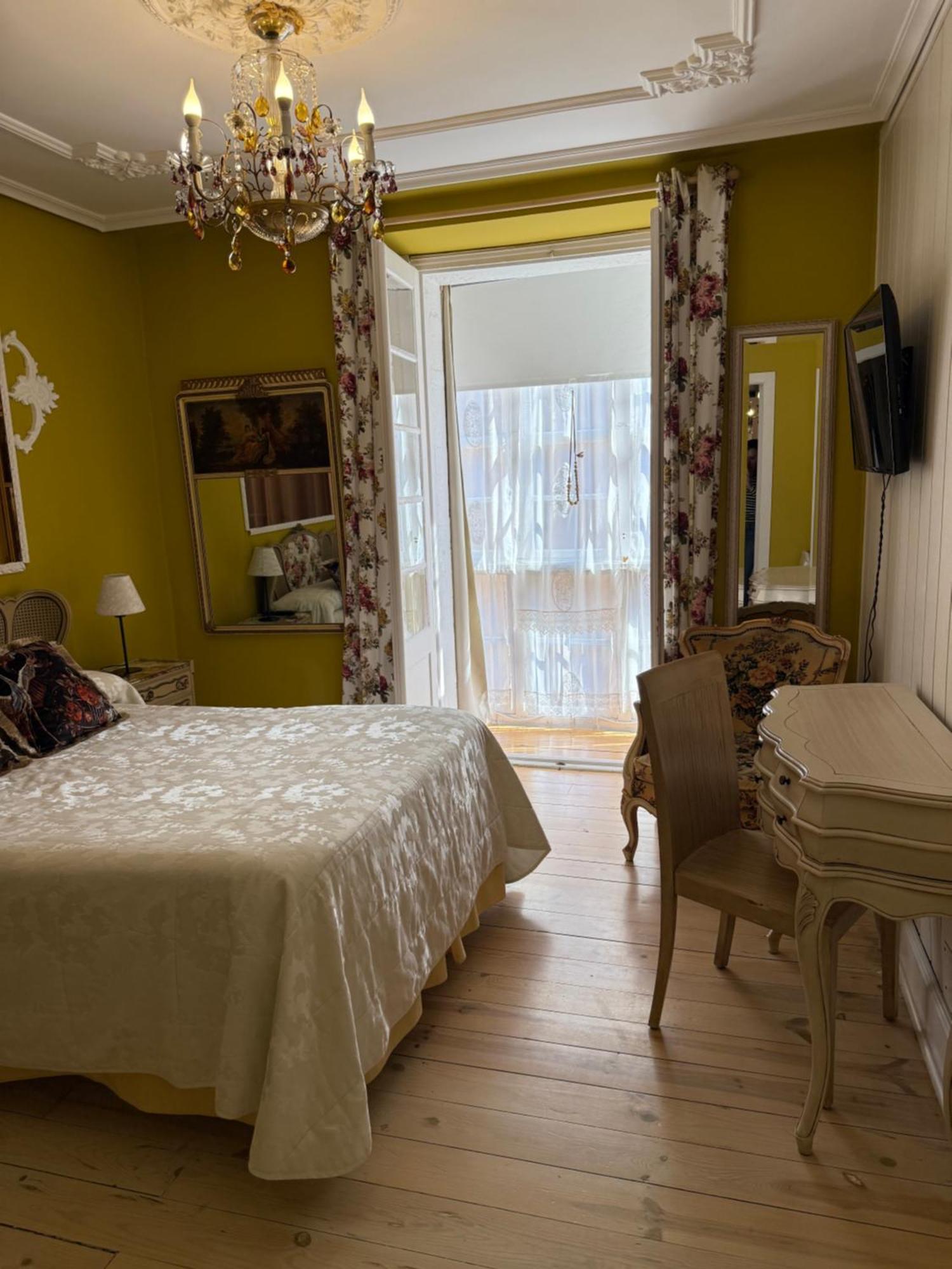 Hotel H. Boutique Puerta del Sol à Torrelavega Extérieur photo