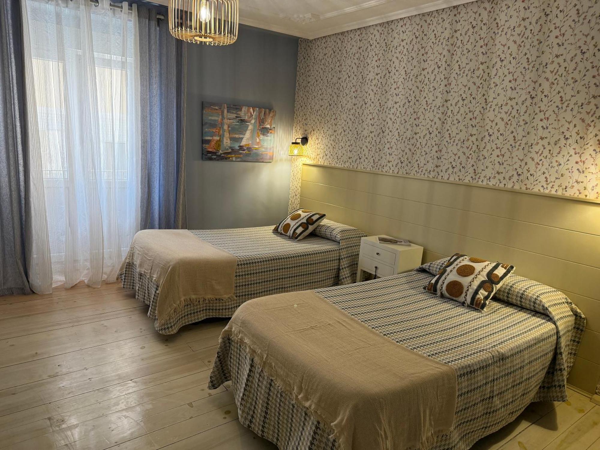 Hotel H. Boutique Puerta del Sol à Torrelavega Extérieur photo